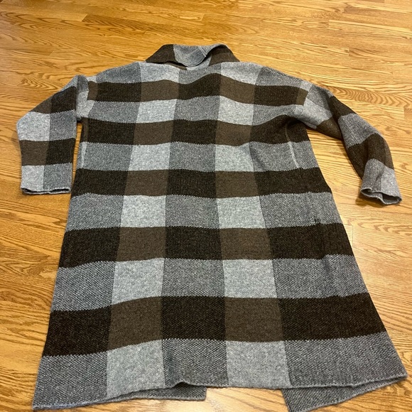 Cozy Plaid Heartloom Sweater Medium - Picture 6 of 7